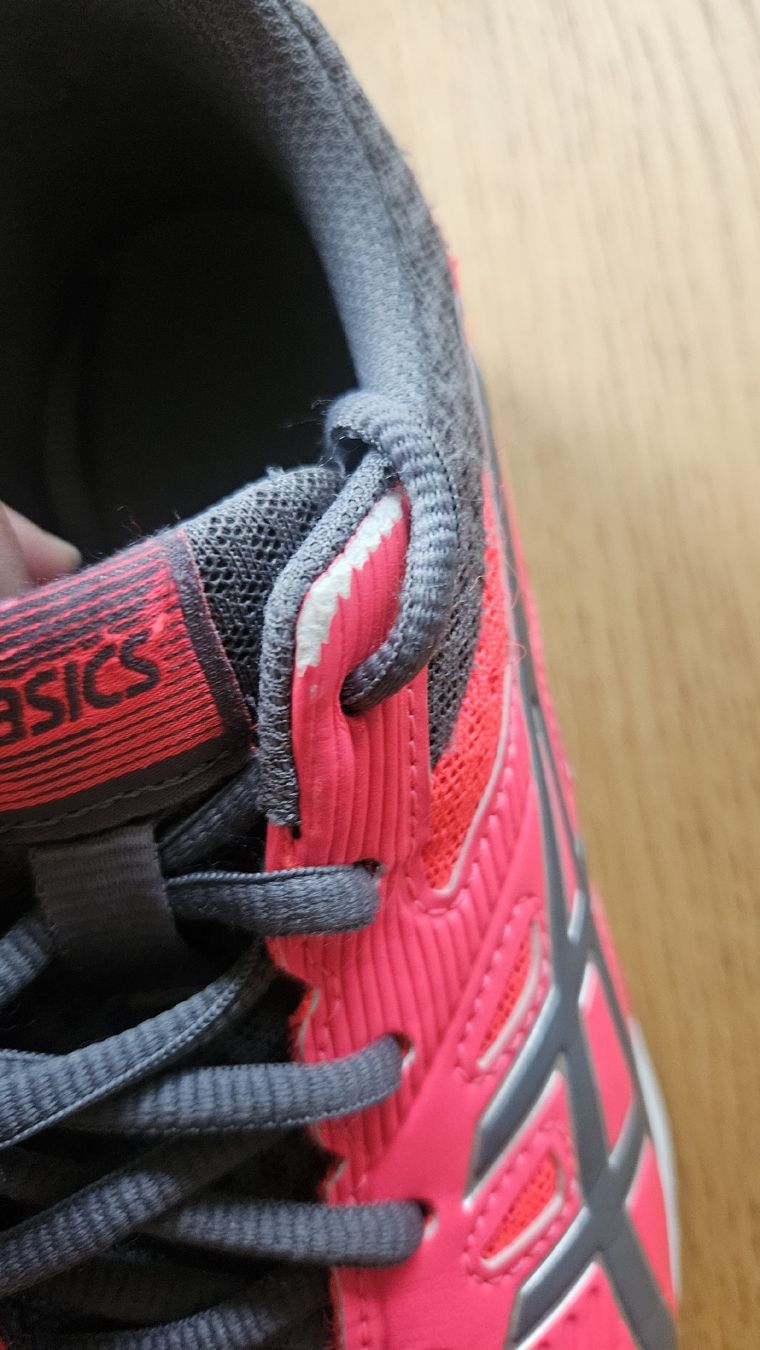 Asics Scarpe da uomo: asics Hallenschuhe Gr. 39 – Usato da Grabs venduto da ricolino12 3