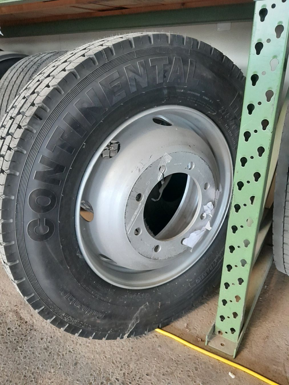 Continental Pneumatici & Ruote complete: 6x Continental 275/70 R 22.5 – Usato da Nesslau venduto da Altherr12 4