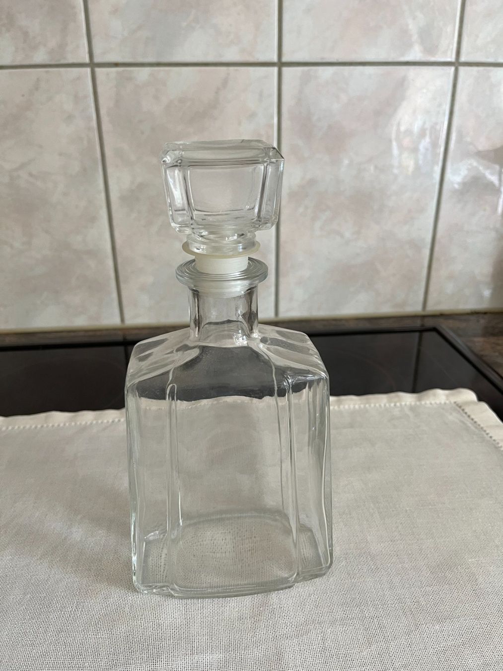Karaffen: Glaskaraffe mit Stopfen, Vintage-Stil – Gebraucht aus Ettingen von dar_rqn6