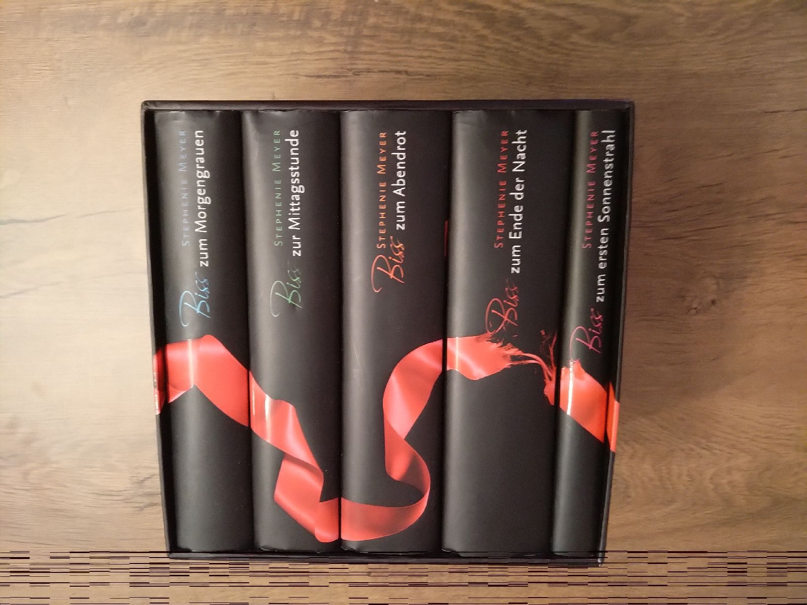 Bücher: Twilight Roman von Stephenie Meyer komplette Box – Neu (gemäss Beschreibung) aus Langenthal von Amin_23