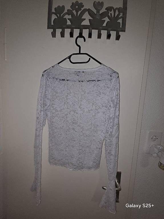 T-Shirts: Langarmshirt mit Spitzendetails  – Gebraucht aus St. Gallen von ruz_t5lk 2