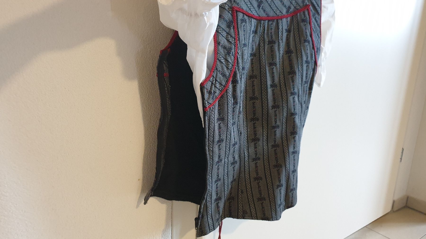 Lotti di vestiti: Original Edelweiss- Mieder mit Bluse – Usato da Schübelbach venduto da Holdi-8 1