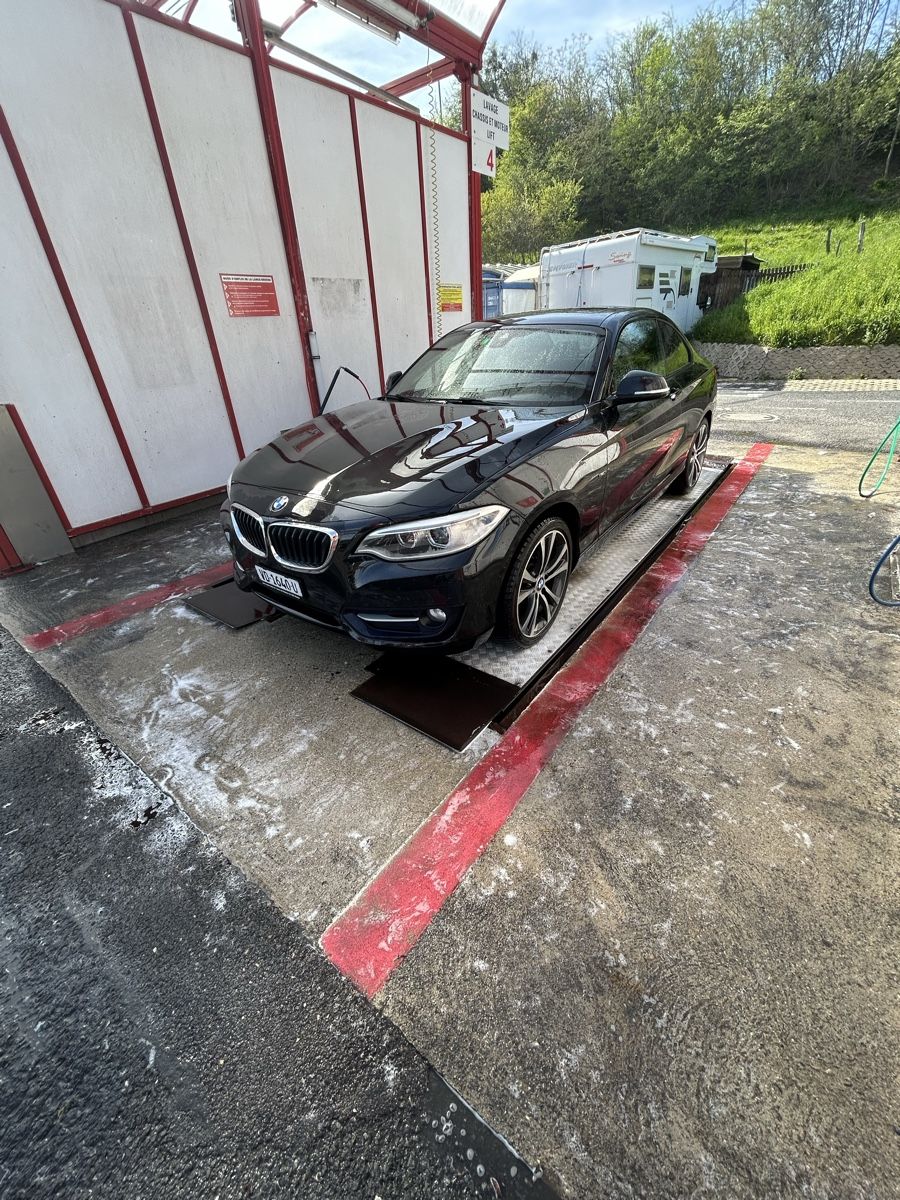 BMW Autos: BMW 220i – Gebraucht aus Lausanne von bri_sjd7 7