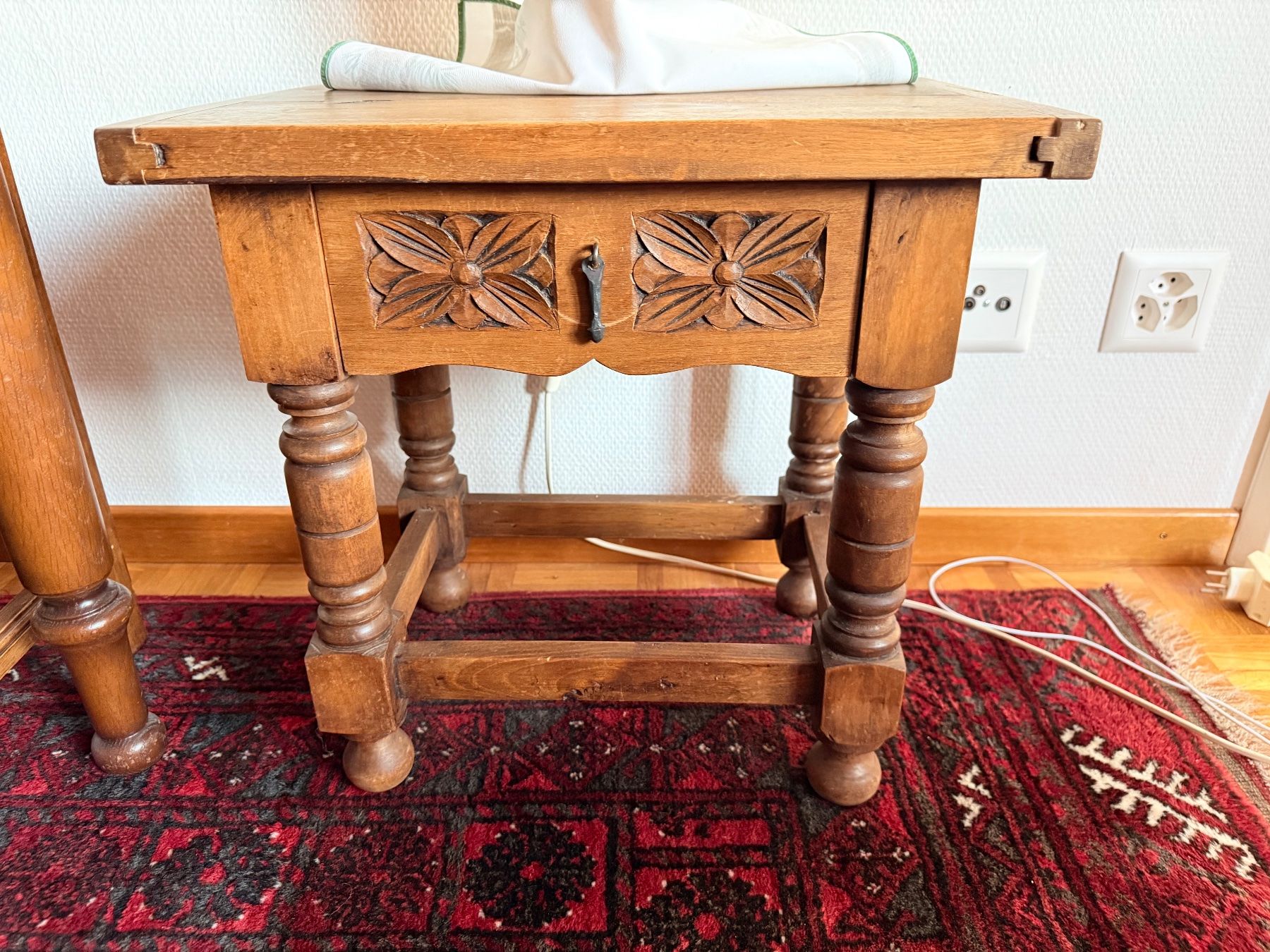 Comodini: table de chevet rustique de style espagnol – Usato da Plan-les-Ouates venduto da val_c6z7 1