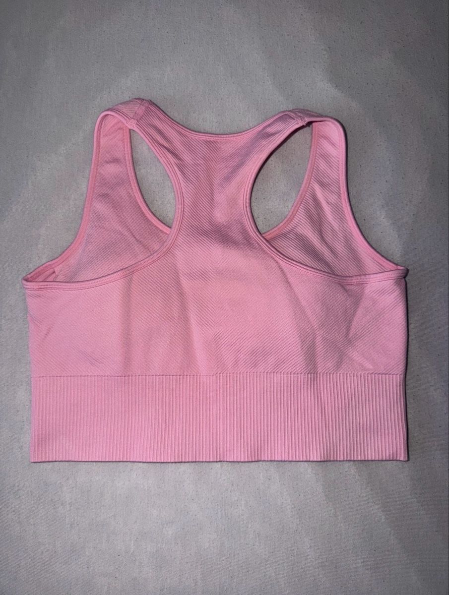 Top: Sporttop pink – Nuovo (secondo la descrizione) da Oftringen venduto da soraia.i 1