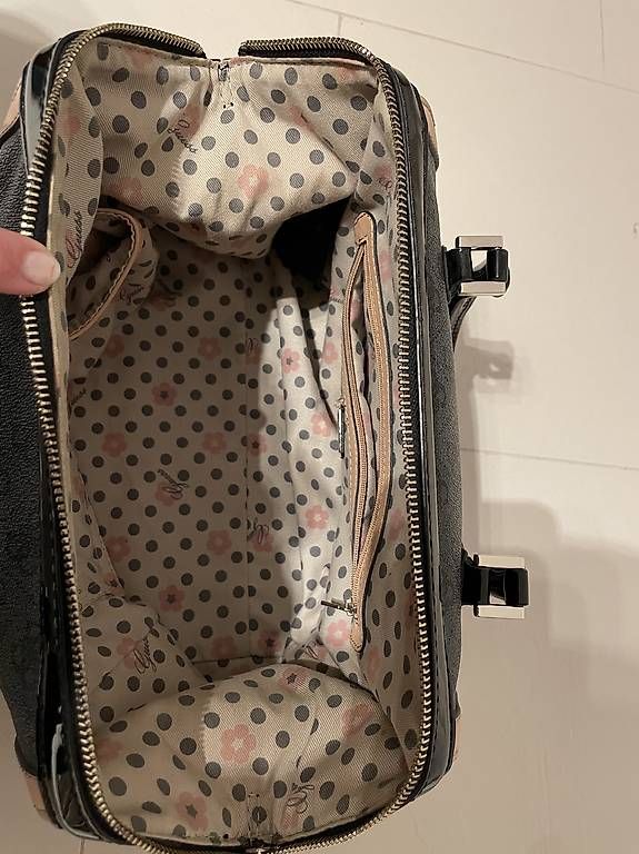 Taschen für Damen: Guess Tasche – Gebraucht aus Romanshorn von hel_5yf2 1