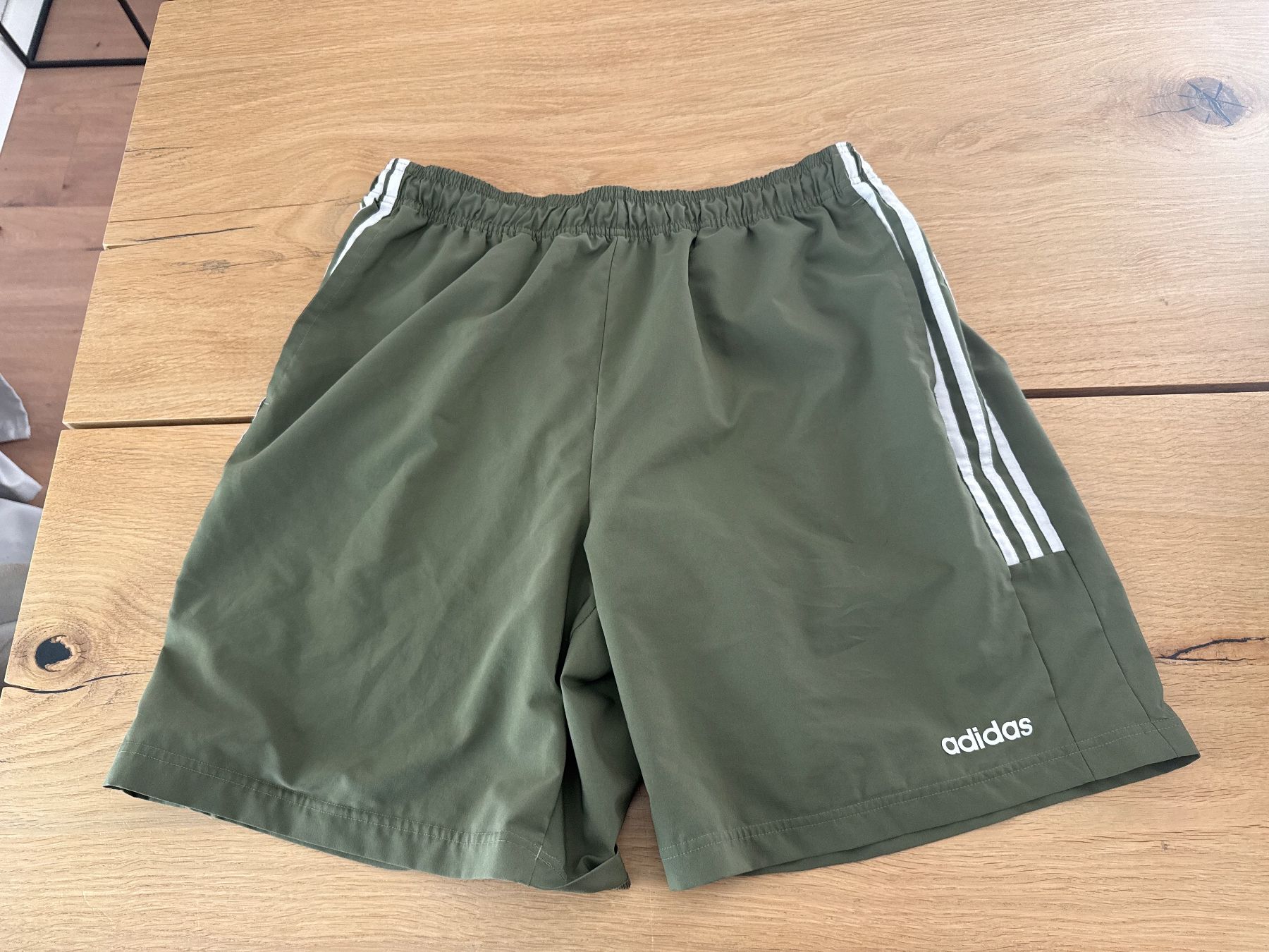 Adidas Pantaloni: Adidas Shorts grösse XL – Usato da Auenstein venduto da mar_cw5z