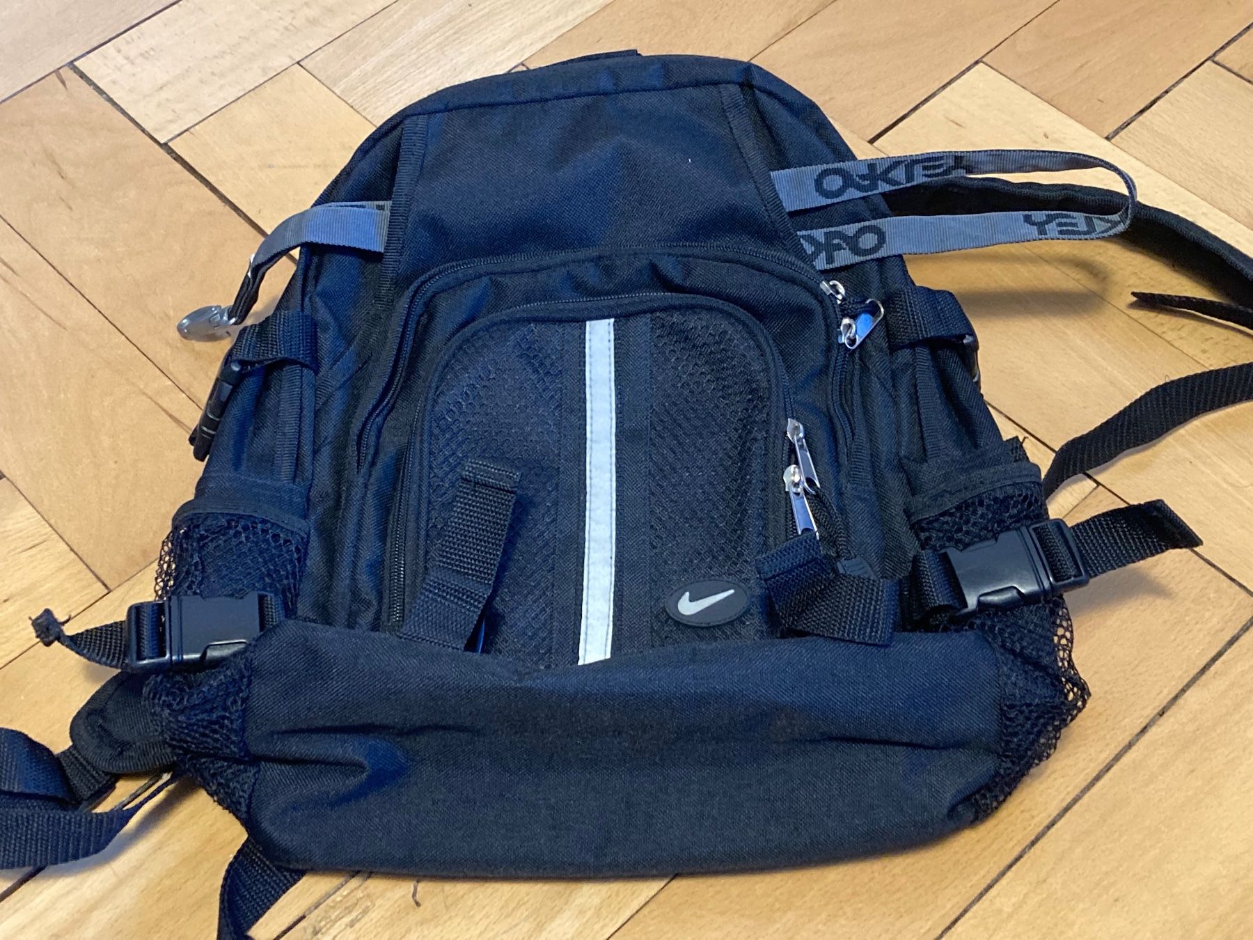 Nike Zaini: Vintage Y2K Nike Small Backpack 3m 4 pockets – Usato da Zürich venduto da le_souk 2