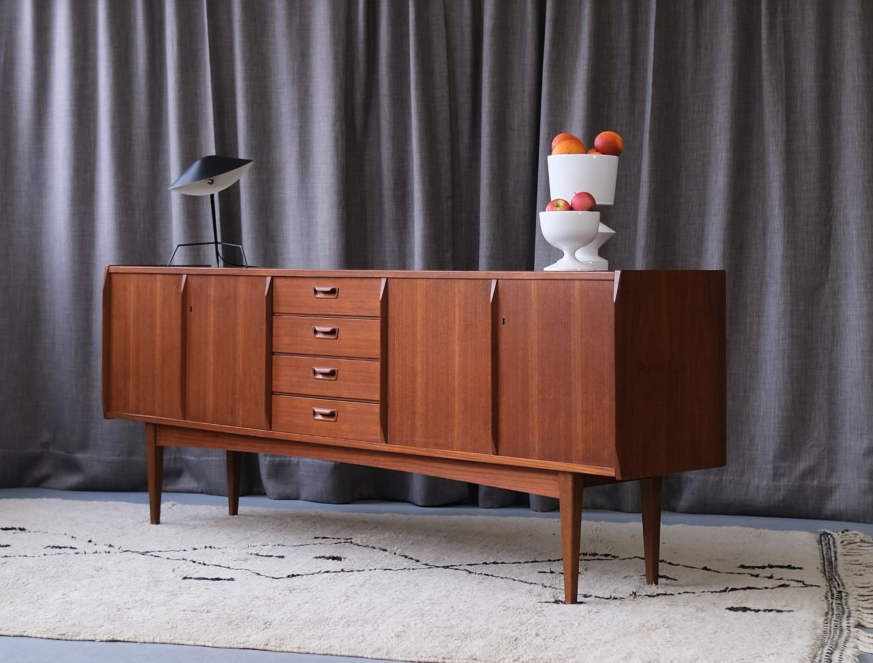 Cassettiere: Teak Sideboard VKW Möbel / Mid Century Modern – Usato da Bern venduto da Zmodern_VIN