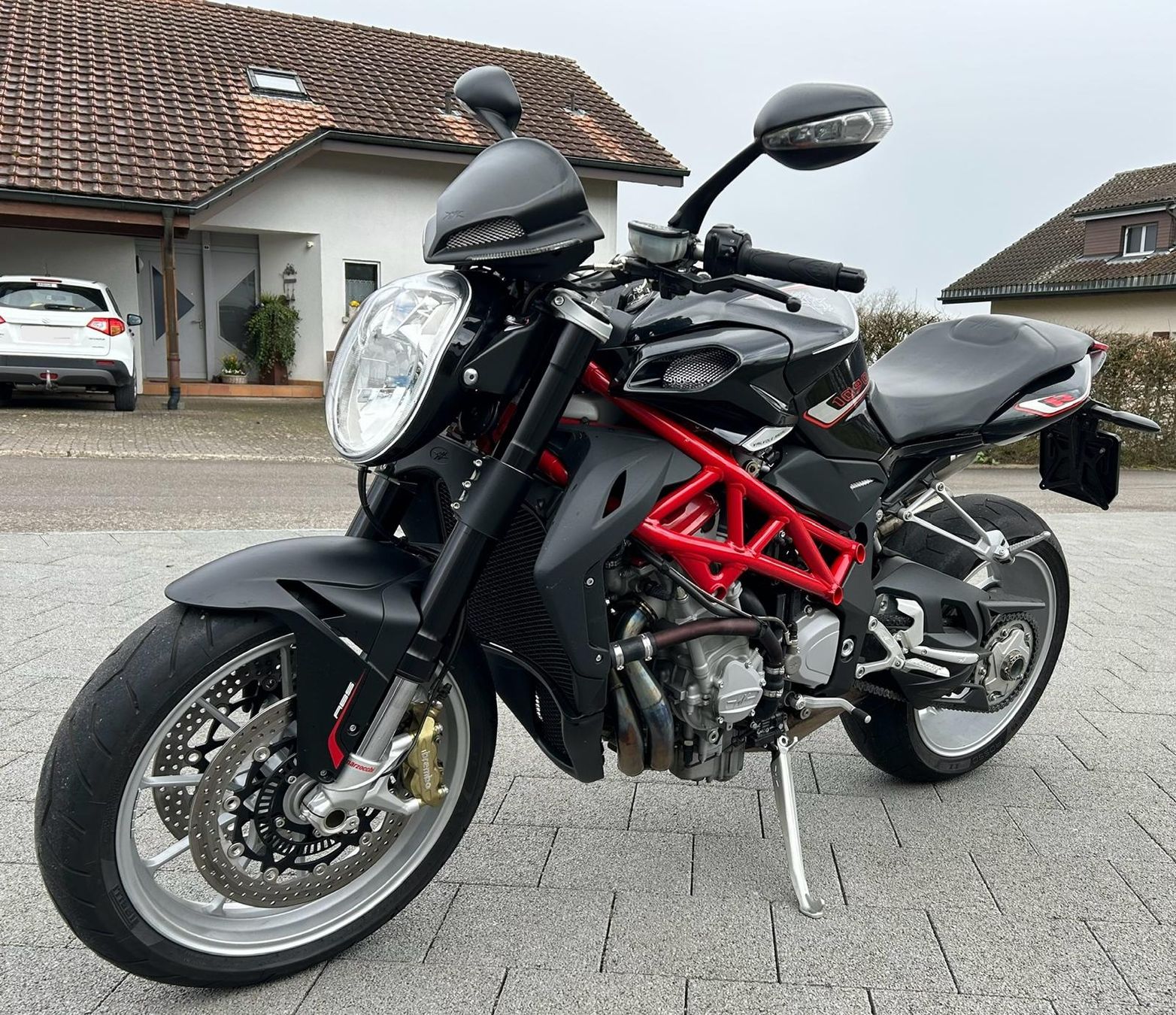 MV Agusta Strada: MV Agusta Brutale R ABS – Usato da Brügg BE venduto da sivi123