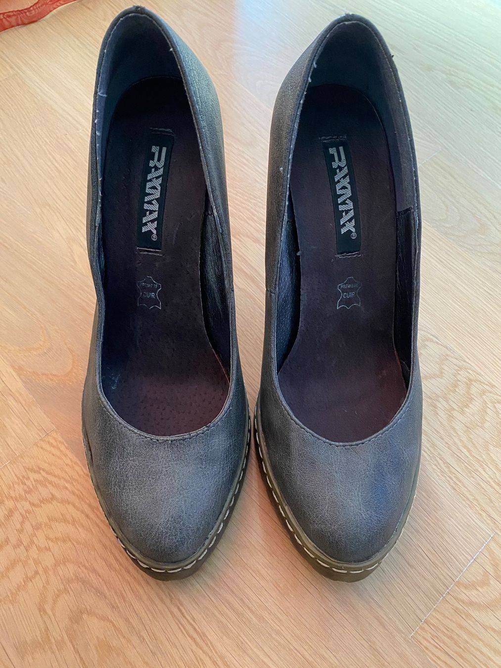 Scarpe da donna: Hauts talons compensés en cuir – Usato da Clarens venduto da OptitesJoliesChoses 2