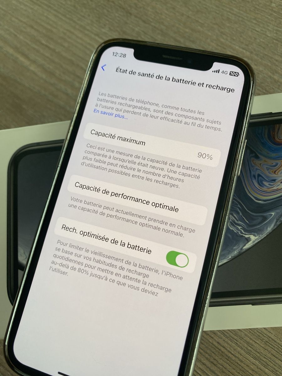 Apple Handys / Smartphones: iPhone X 256GB Silver + étui Guess – Gebraucht aus Delémont von Emi-98 7