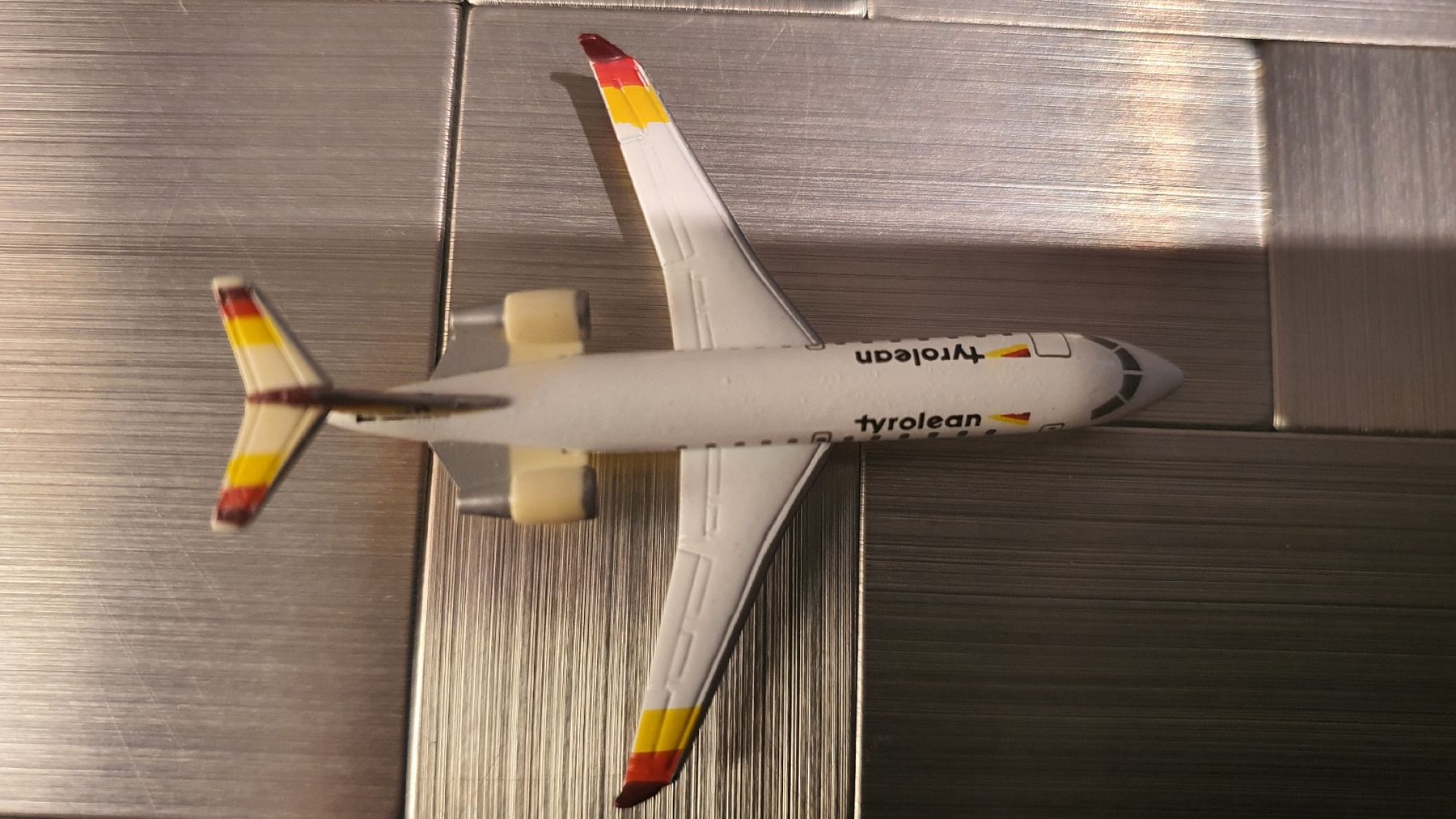 Herpa Kit di modellismo & Modellini statici: HERPA TYROLEAN CANADAIR REGIONAL JET – Usato da Männedorf venduto da Modellbau-wyss 3