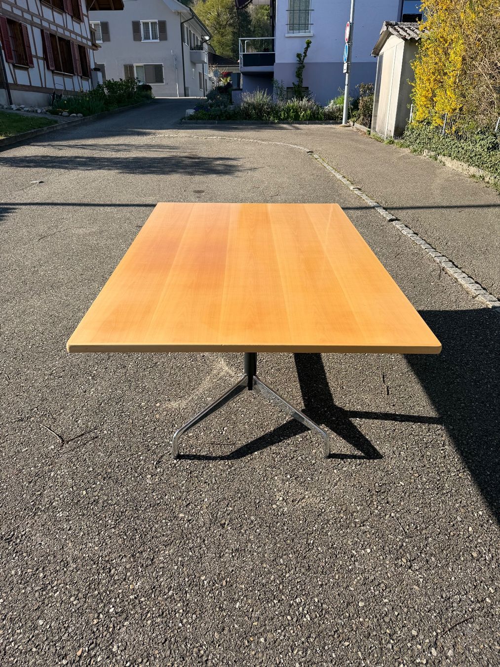 Eames Tavoli: Vitra Segmented Table / Konferenztisch - Charles & Ray Eames – Usato da Grenchen venduto da Design-Outlet 2