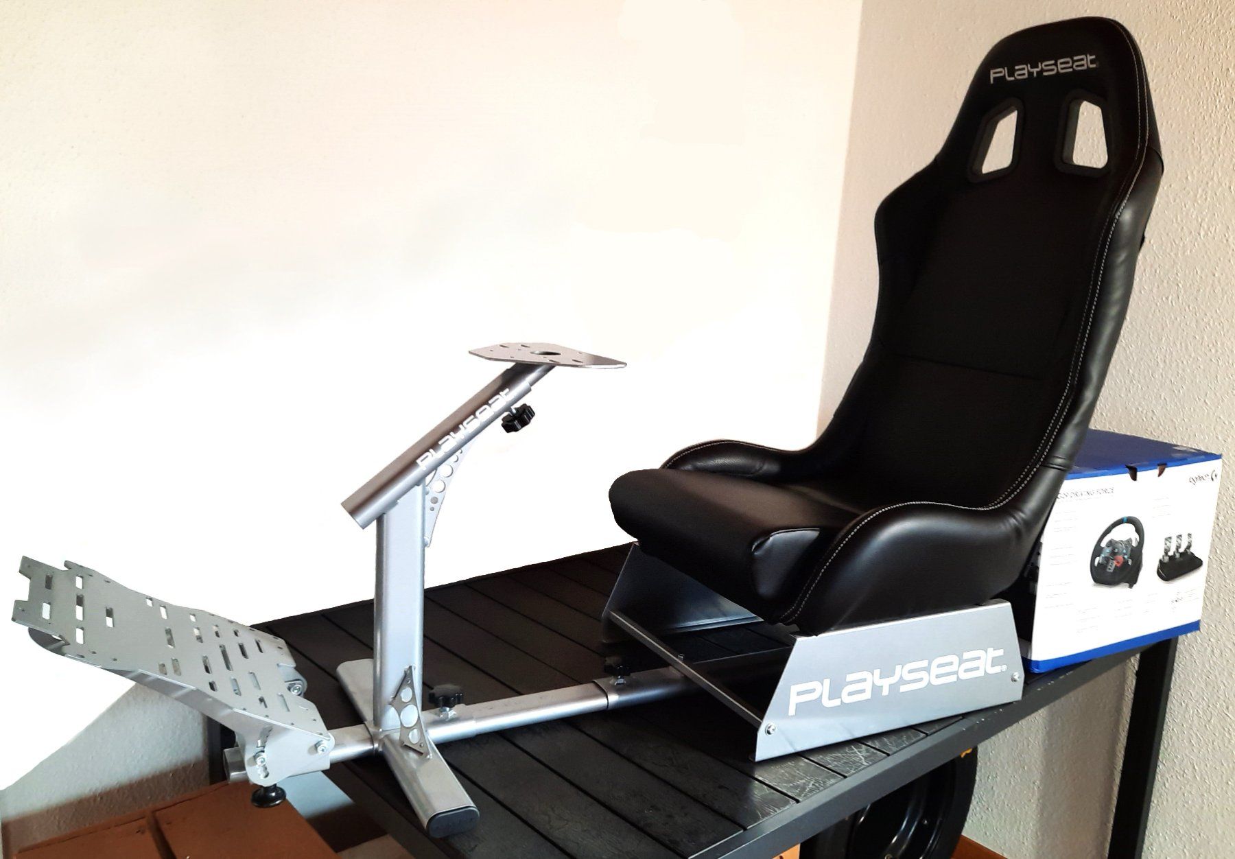 Logitech Consoles: Playseat Evolution Logitech G29 Rennspielcockpit mit Peda... – D'occasion à Maisprach par egrumotorsport 1