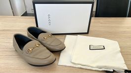 Mocassins Gucci classiques en cuir beige 