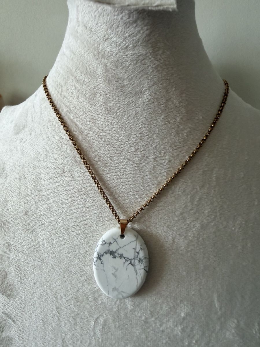 Colliers: Necklace with white stone pendant new – Neuf (Voir description) à Bouveret par dou_g8q7