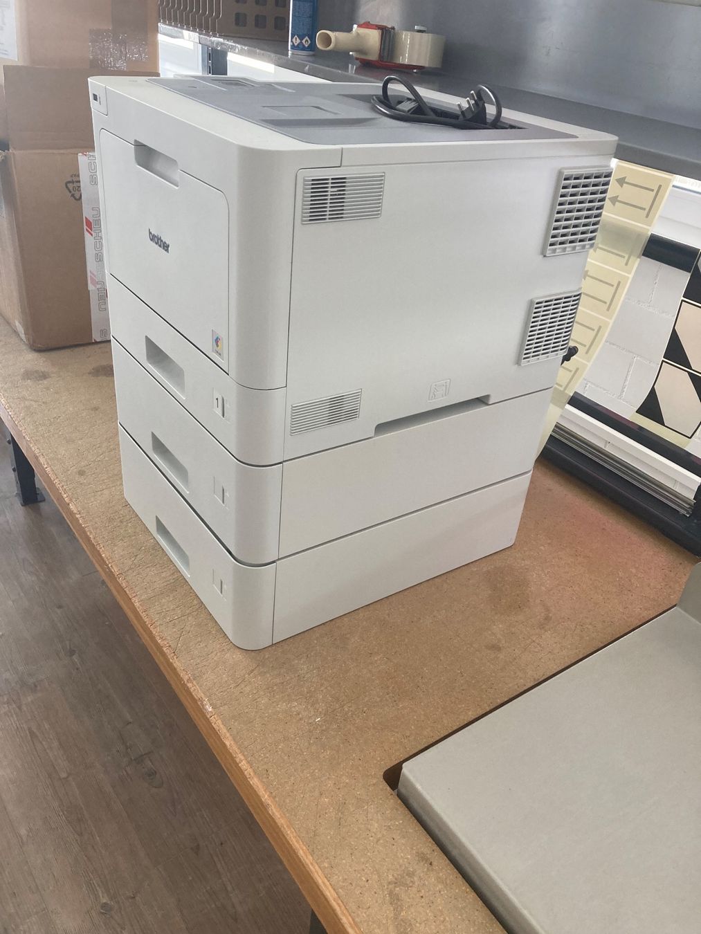 Brother Drucker: Brother Laserdrucker HL-L9310CD mit 3 Schubladen – Gebraucht aus Kaltbrunn von Silberkiste