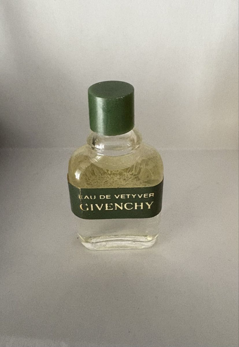 Givenchy Flaconi: Givenchy collection miniature flacon Eau de Vetyver RARE – Usato da Crans  Montana venduto da proff 3
