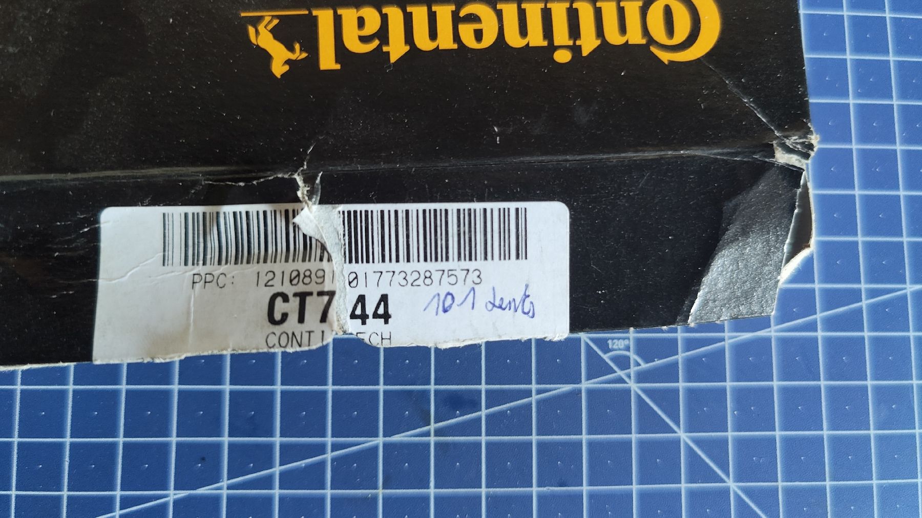 Tutti pezzi di ricambio auto: Courroie de distribution Contitech CT744 – Nuovo e nell'imballaggio originale da Saignelégier venduto da 2CoB9 1