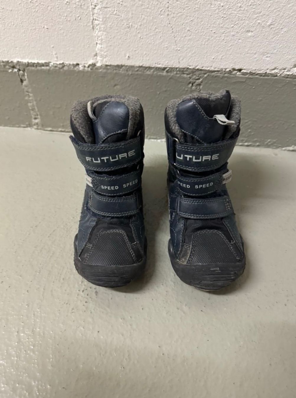 Scarpe per ragazzi: Kinder Winter Schuhe Grösse 28 – Usato da Zürich venduto da zd_1965