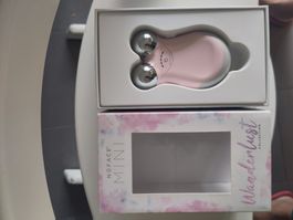 NuFace Mini pink - microcurrent facial toning device