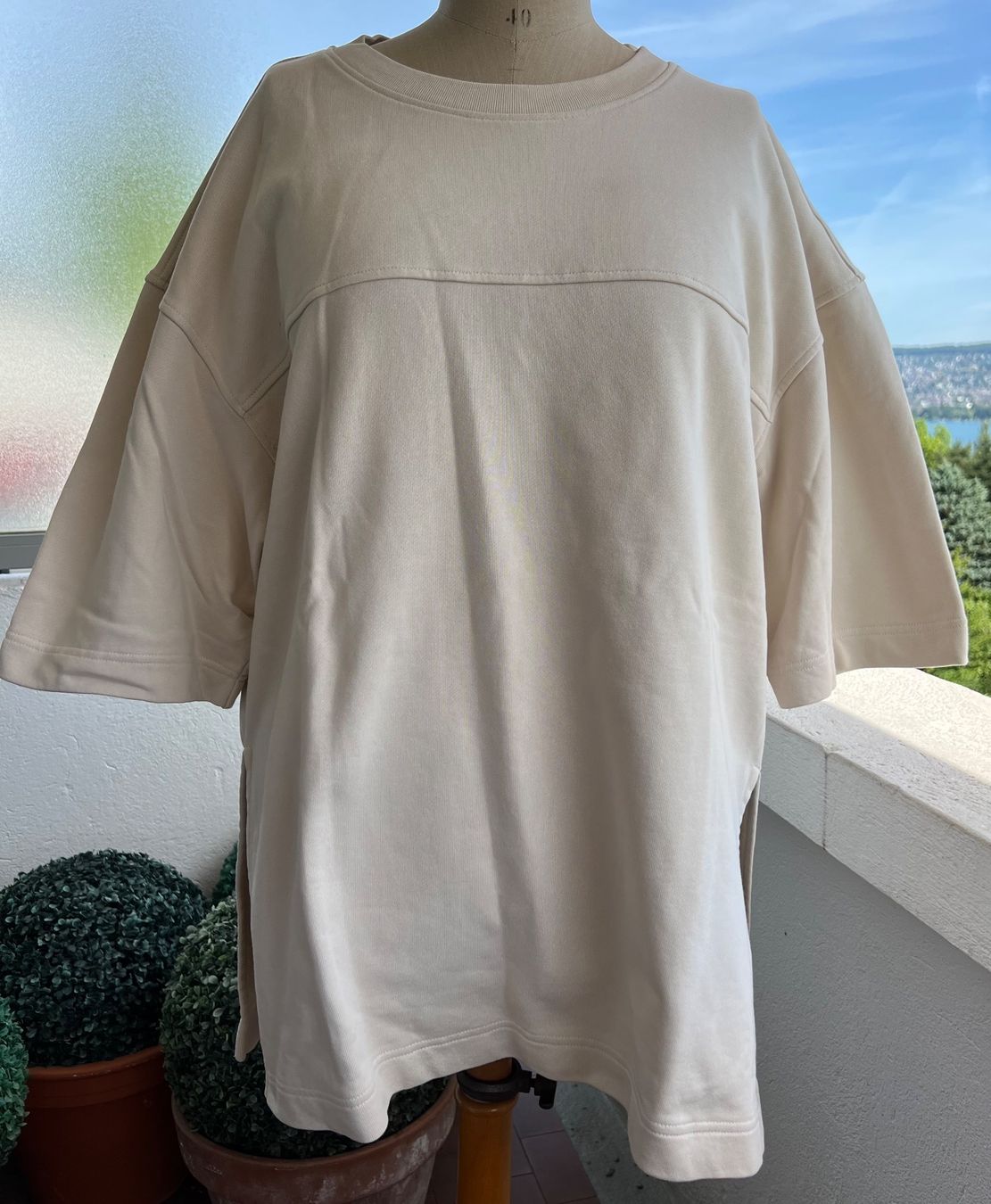 Cos T-shirt: COS Beige Oberteil kurzarm Oversized, Grösse L – Usato da Kilchberg ZH venduto da jul_d2j2