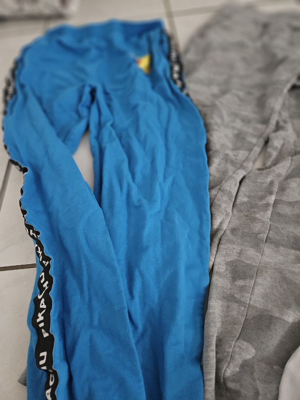 Kleiderpakete & -sets: 4 Jogginghosen – Gebraucht aus Pfaffnau von sim_6rqw 2