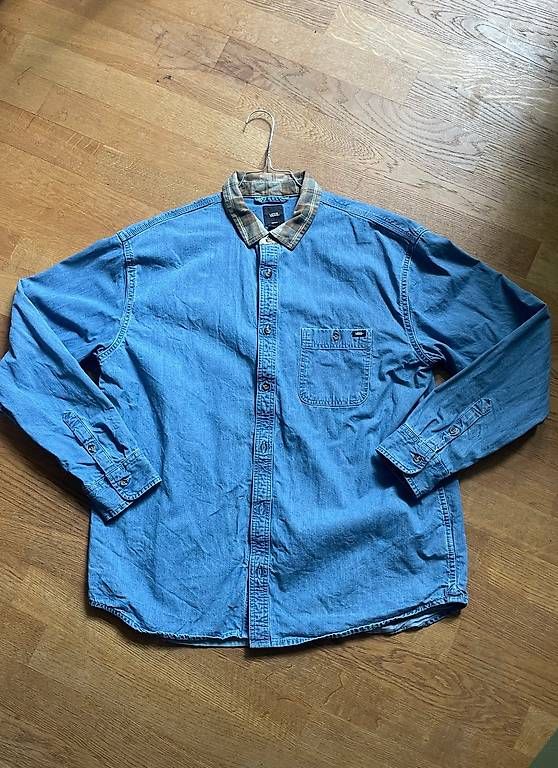 Vans Hemden: VANS Jeanshemd - Loose Fit - Grösse M – Gebraucht aus Zürich von sandroasdf