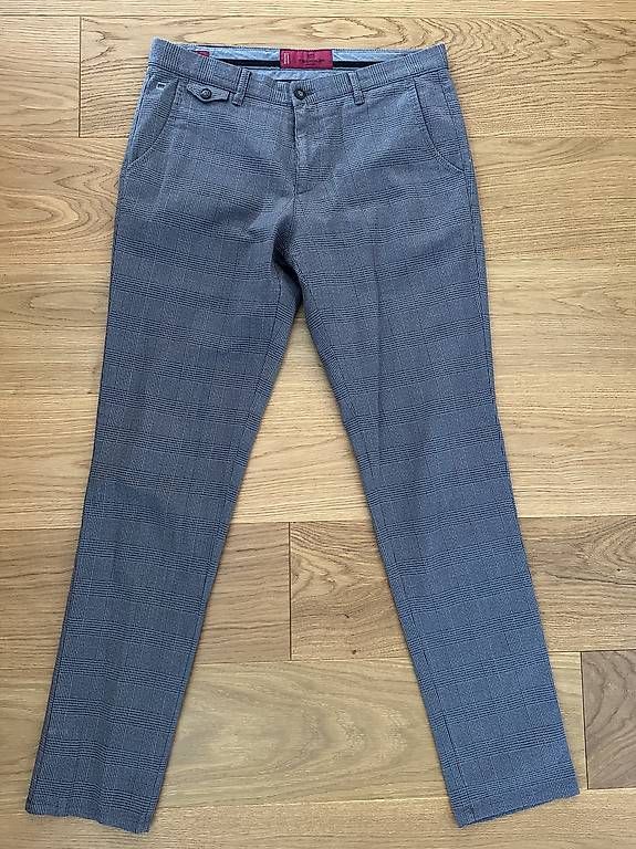 Pantaloni: Stoffhose grau Grösse 50 ungetragen – Nuovo (secondo la descrizione) da St. Gallen venduto da iva_yxh2