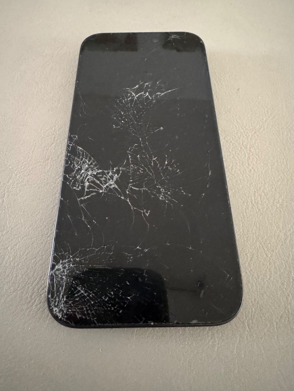 Apple Handys / Smartphones: iPhone 15 Pro – Defekt aus Adliswil von Busys