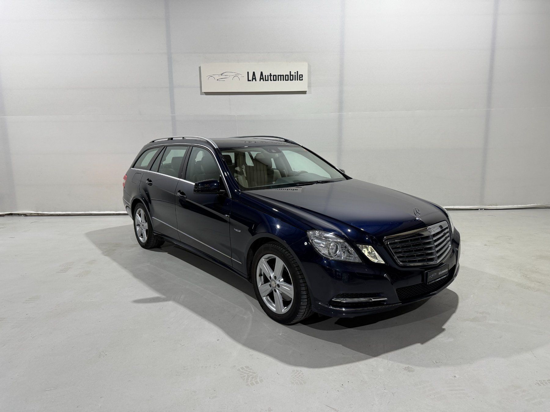 Mercedes-Benz Automobili: MERCEDES-BENZ E 350 CGI BlueEfficiency Elégance 4Matic 7G-Tr – Usato da Widnau venduto da clique17 3