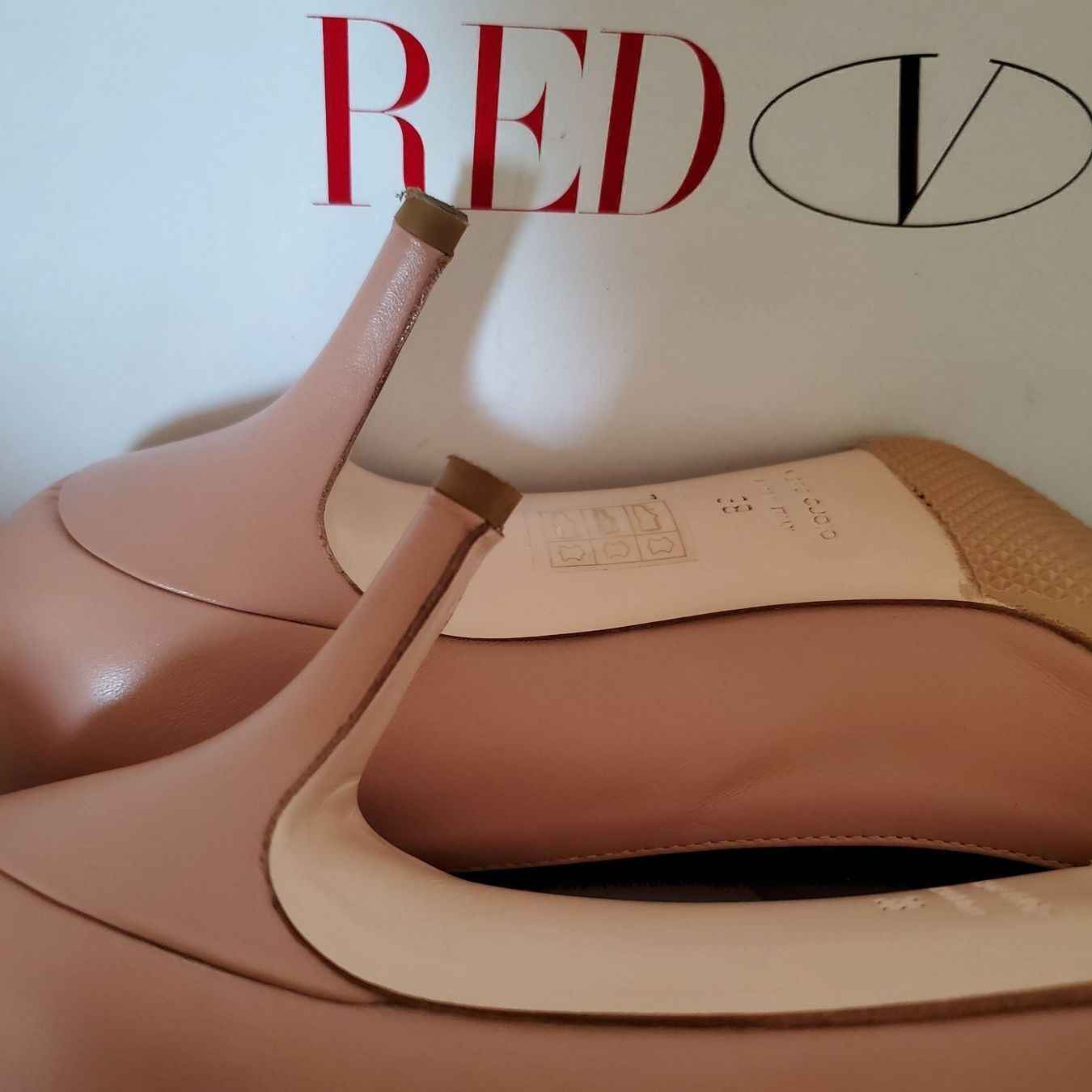 Valentino Damenschuhe: RED Valentino  Gr. 38 Farbe Nude – Gebraucht aus Binningen von lieblingsstyle 1