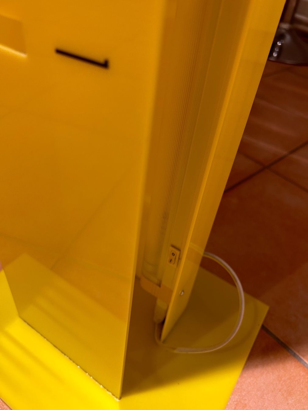 Lampen: UNIQUE ! Lampe au sol jaune fluorescent VINTAGE années 90 – Gebraucht aus Roche VD von luc_jwm5 5