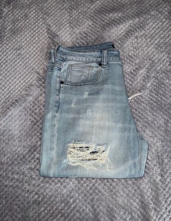 Jeans denim déchiré