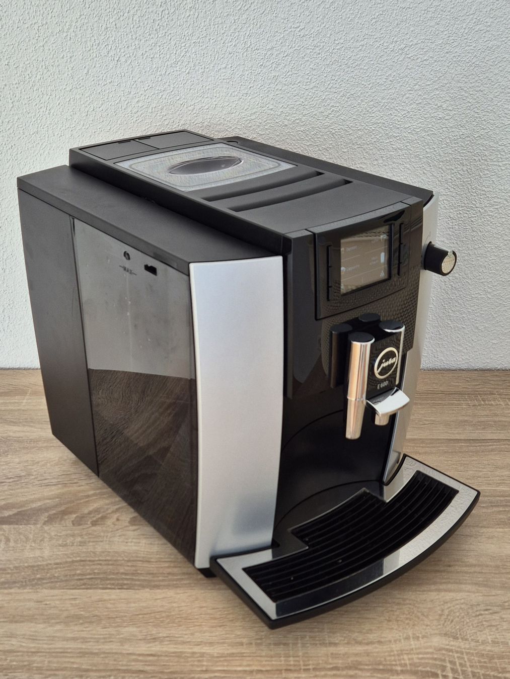 Jura Machines à café & Machines à expresso: Jura Kaffeevollautomat E600 – D'occasion à Sursee par Marcelo.22 3
