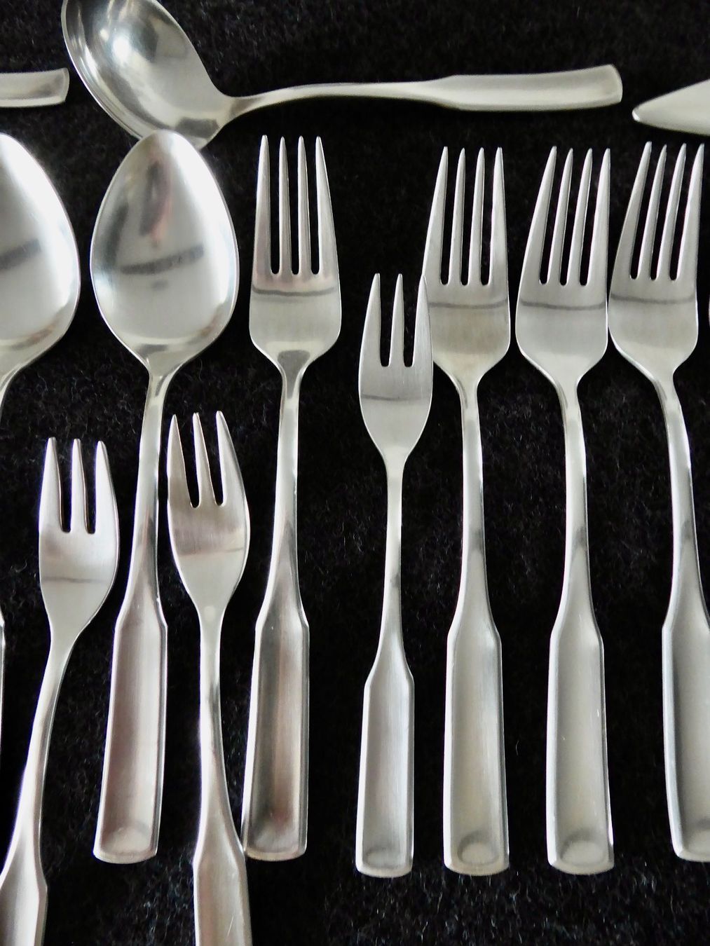 Bestecksets: Unbenutztes 75 -teiliges modernes Silber-Besteck – Neu (gemäss Beschreibung) aus Elsau von Gigelix 5