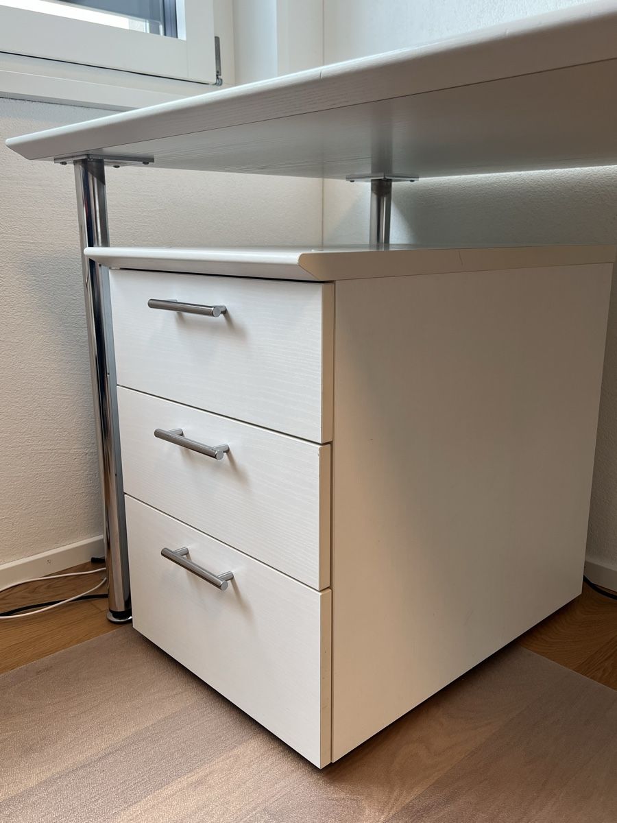 Schreibtische: Schreibtisch weiss mit Rollcontainer – Gebraucht aus Jona von gamper02 2