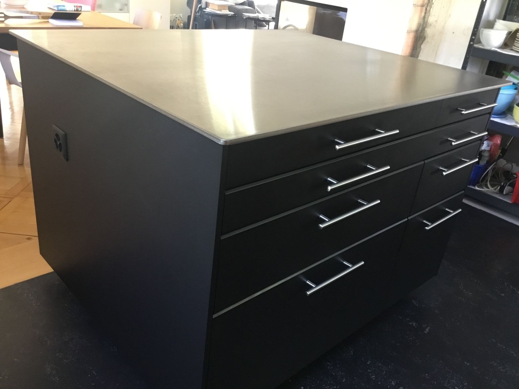 Cucine complete: Edelstahlarbeitsplatte zu Kücheninsel – Usato da Aarau venduto da Wehst 2