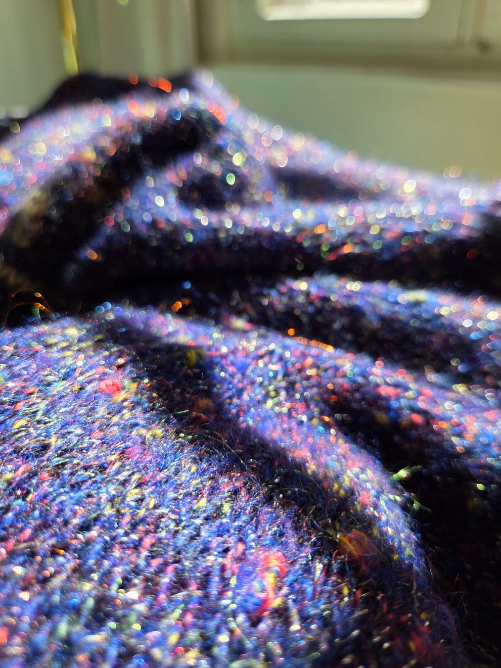 Maglioni & Felpe: Strickpullover mit Glitzerfäden & Knöpfen - S-M – Usato da Bern venduto da -Aniko- 4