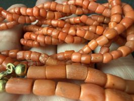 Vintage Seltene Torchon-Kette aus echtem Korallen