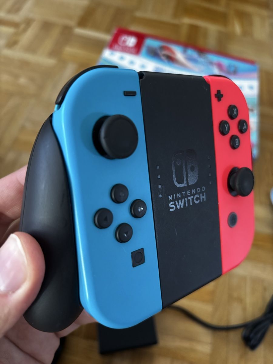Nintendo Konsolen: Ab CHF 1.–Nintendo Switch Neon Rot/Blau + OVP + 2 Controller – Gebraucht aus Winterthur von fnk_ll2c 6