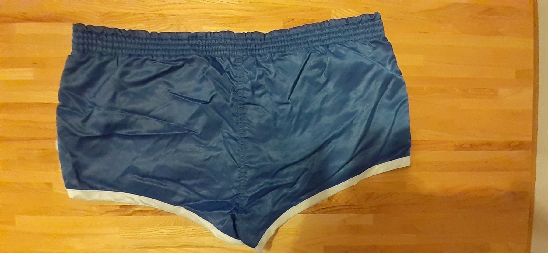 Adidas Pantaloni: ADIDAS Vintage Nylon Sprinter Shorts D6 – Nuovo (secondo la descrizione) da Appenzell venduto da fibuking 1