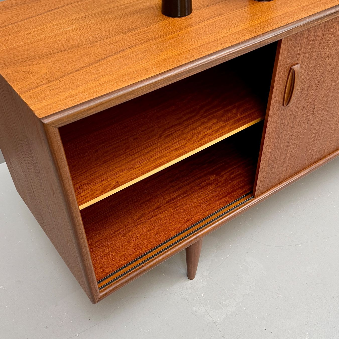 Pfister Büffets: Midcentury Teak Sideboard, CH – Gebraucht aus Uetikon am See von StudioVintage 6