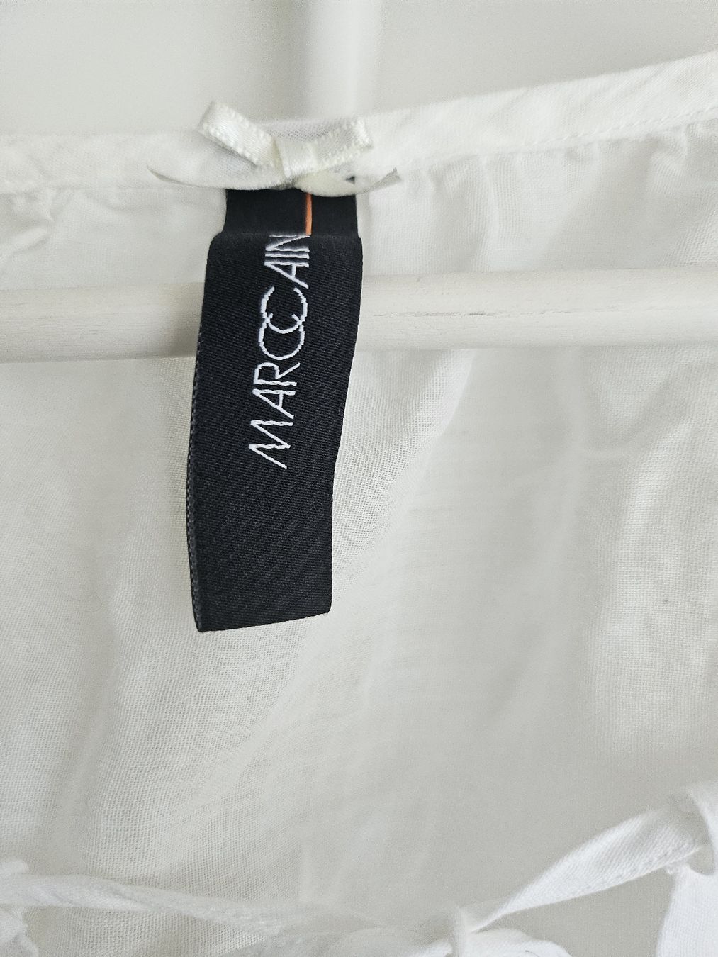 Marc Cain Chemisiers: Marc Cain Bluse weiss gr.38/40  – D'occasion à Allschwil par na.wi.90 4