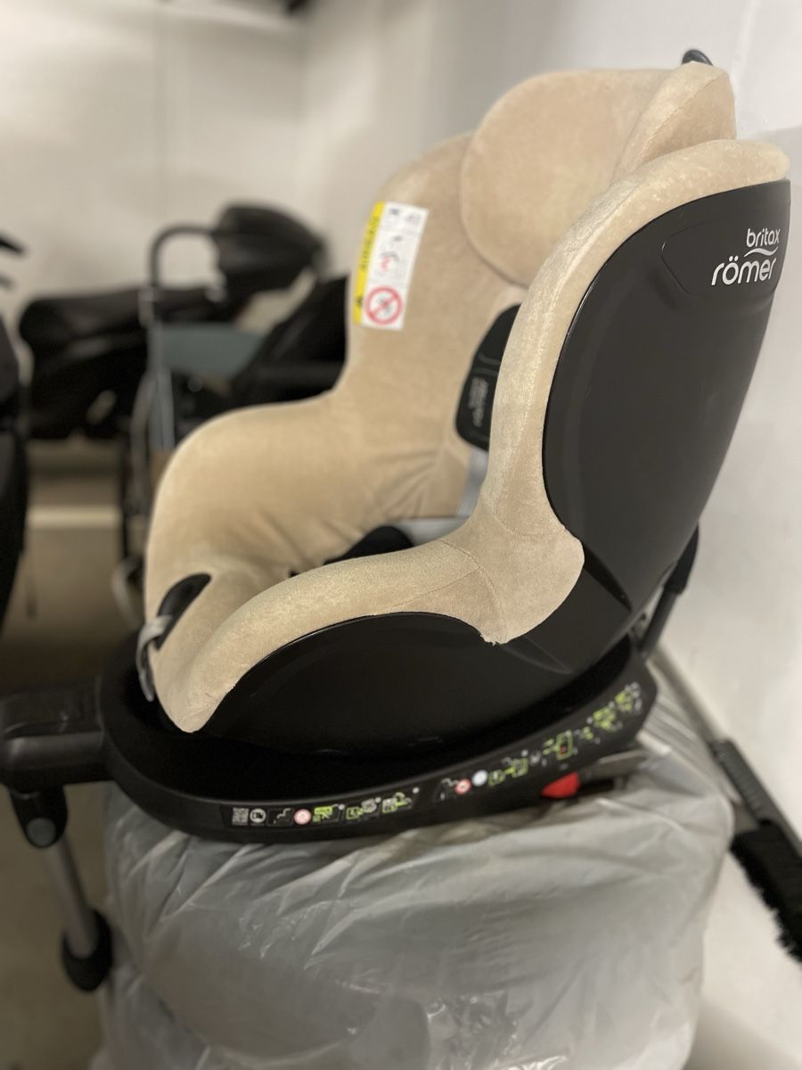 Britax Römer Auto-Kindersitze: Britax Römer DUALFIX² R – Gebraucht aus Oberuzwil von samay.s 1