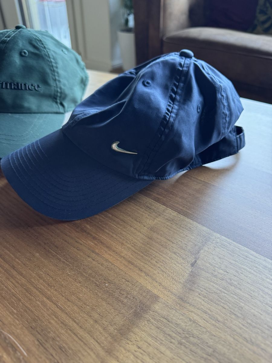 Nike Sonstige Kleidung & Accessoires: 2 Caps Nike und Peak Performance – Gebraucht aus Buonas von Mikesteal 2