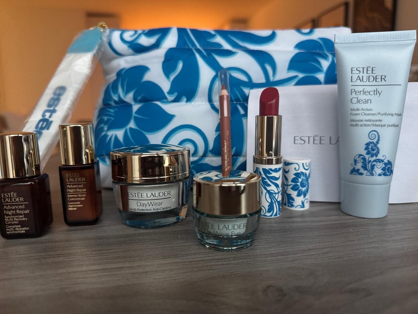 Estée Lauder Cura del viso: Kosmetik Estée Lauder Set NEU – Nuovo e nell'imballaggio originale da Dänikon ZH venduto da tug_m9b6 1