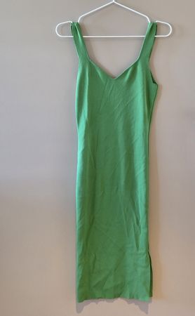 Sommerkleid grün Gr. XS elegant figurbetont neuwertig