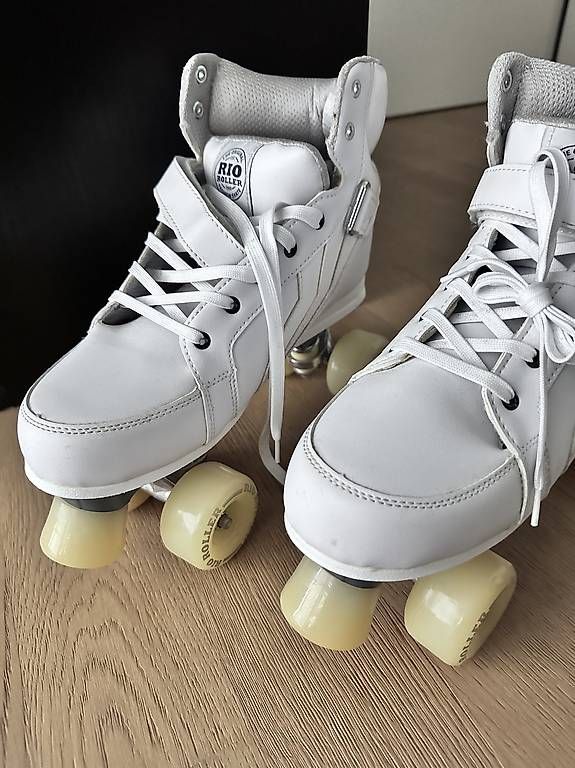 Pattini in linea & Pattini a rotelle: Weisse Rollerblades – Usato da Oberbüren venduto da val_nd85 1